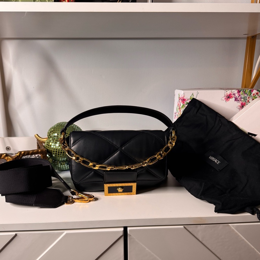 Versace La Medusa Black Quilted Calfskin Shoulder Bag - Gold Greca Hardware - Picture 13 of 13